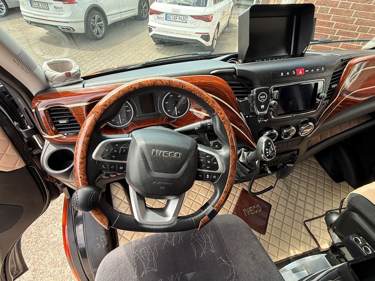 Fahrzeugabbildung Iveco Daily 35S180 Koffer/Lbw. Individuell