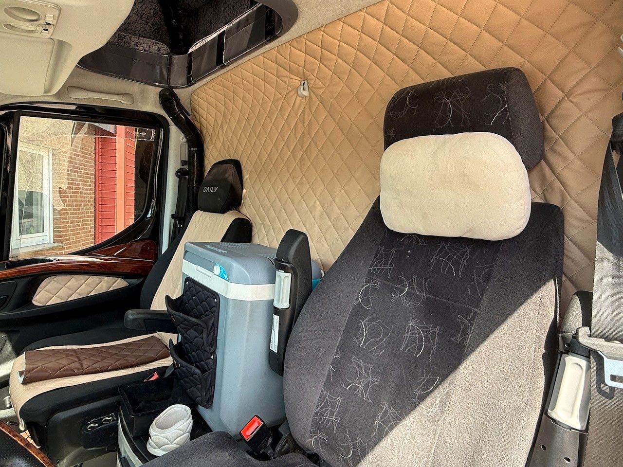 Fahrzeugabbildung Iveco Daily 35S180 Koffer/Lbw. Individuell