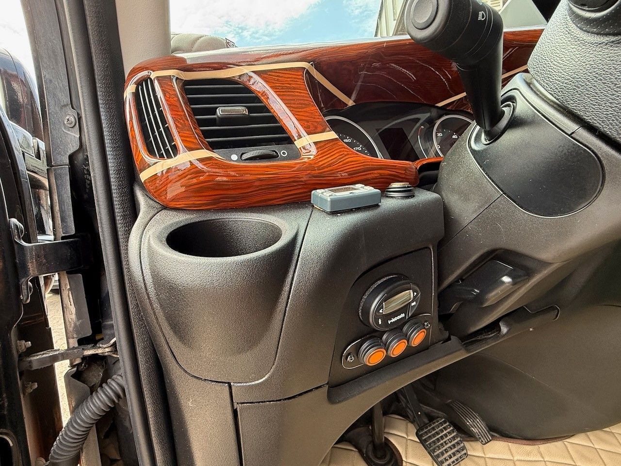 Fahrzeugabbildung Iveco Daily 35S180 Koffer/Lbw. Individuell