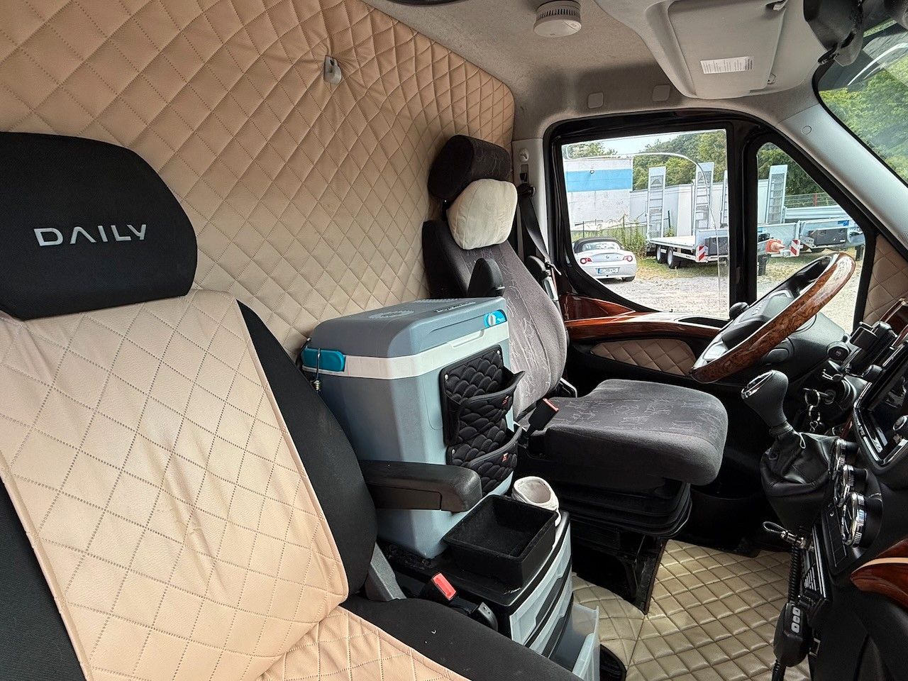 Fahrzeugabbildung Iveco Daily 35S180 Koffer/Lbw. Individuell