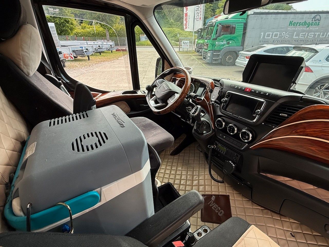 Fahrzeugabbildung Iveco Daily 35S180 Koffer/Lbw. Individuell
