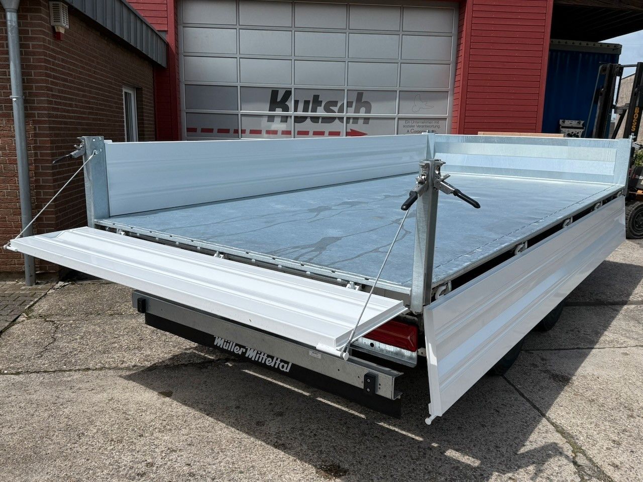 Fahrzeugabbildung Müller-Mitteltal KA-TA-R 11,9 Breitreifen, Alu-Rampen, LED