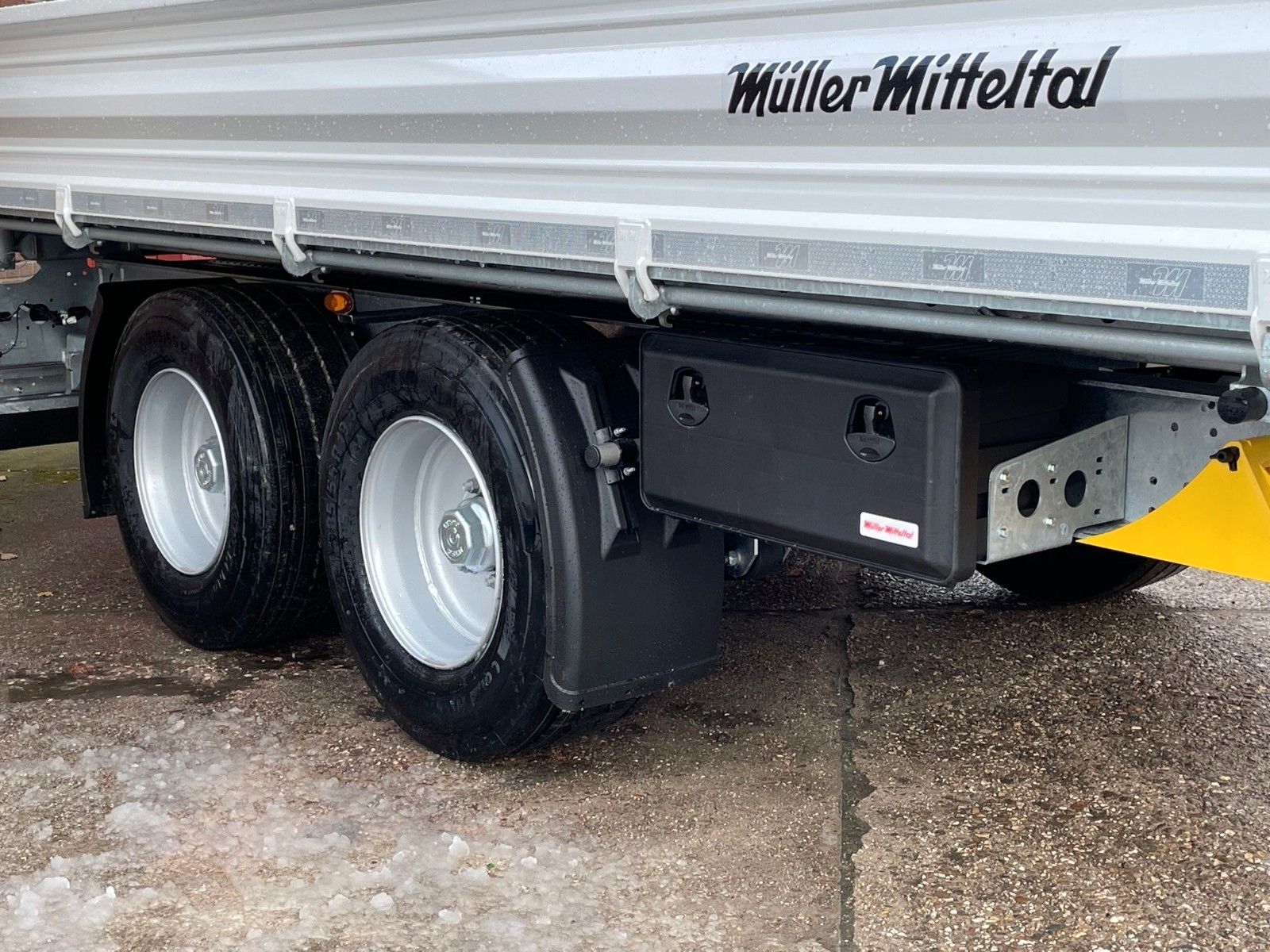 Fahrzeugabbildung Müller-Mitteltal KA-TA-R 11,9 Breitreifen, Alu-Rampen, LED