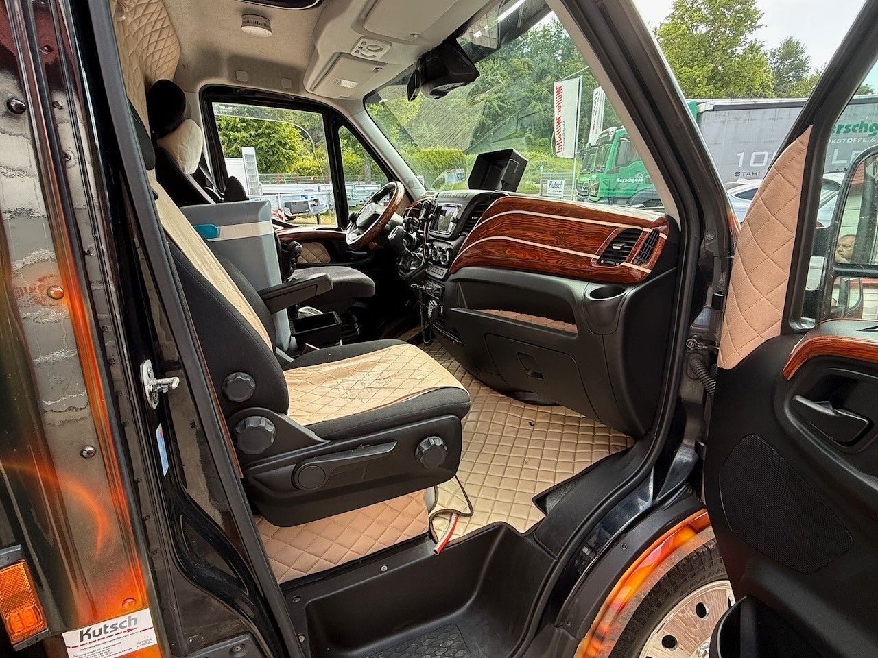 Fahrzeugabbildung Iveco Daily 35S180 Koffer/Lbw. Top-Ausstattung