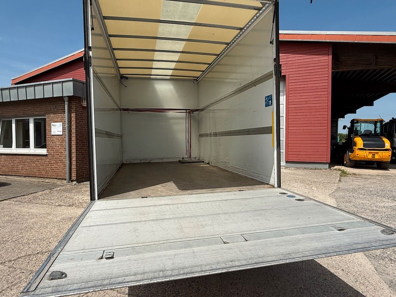 Fahrzeugabbildung Iveco Daily 35S180 Koffer/Lbw. Top-Ausstattung