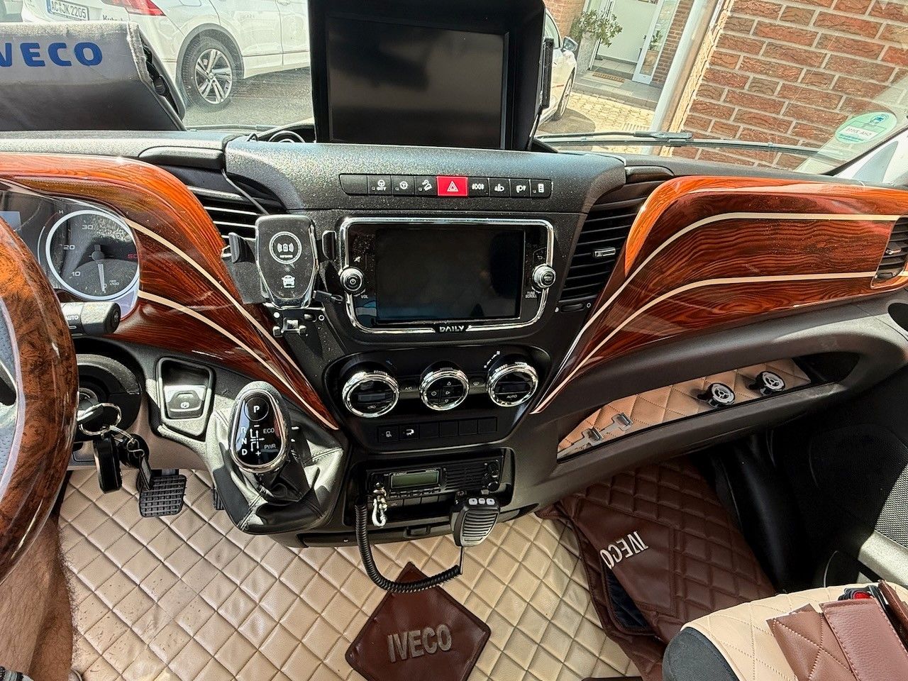 Fahrzeugabbildung Iveco Daily 35S180 Koffer/Lbw. Top-Ausstattung