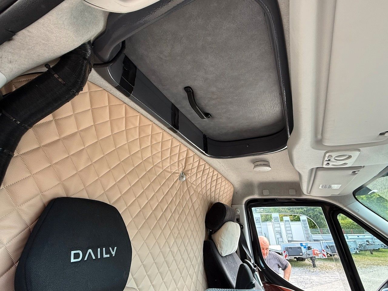 Fahrzeugabbildung Iveco Daily 35S180 Koffer/Lbw. Top-Ausstattung