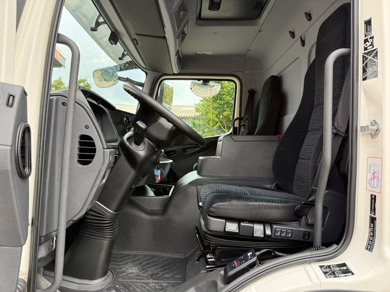 Fahrzeugabbildung Mercedes-Benz 1530L Atego Koffer/Lbw. 8,20m,