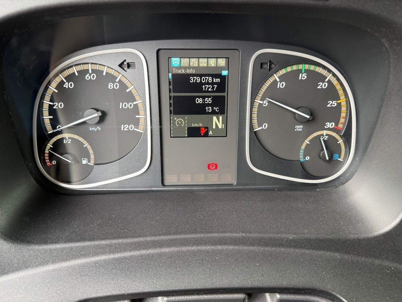Fahrzeugabbildung Mercedes-Benz 1530L Atego Koffer/Lbw. 8,20m,