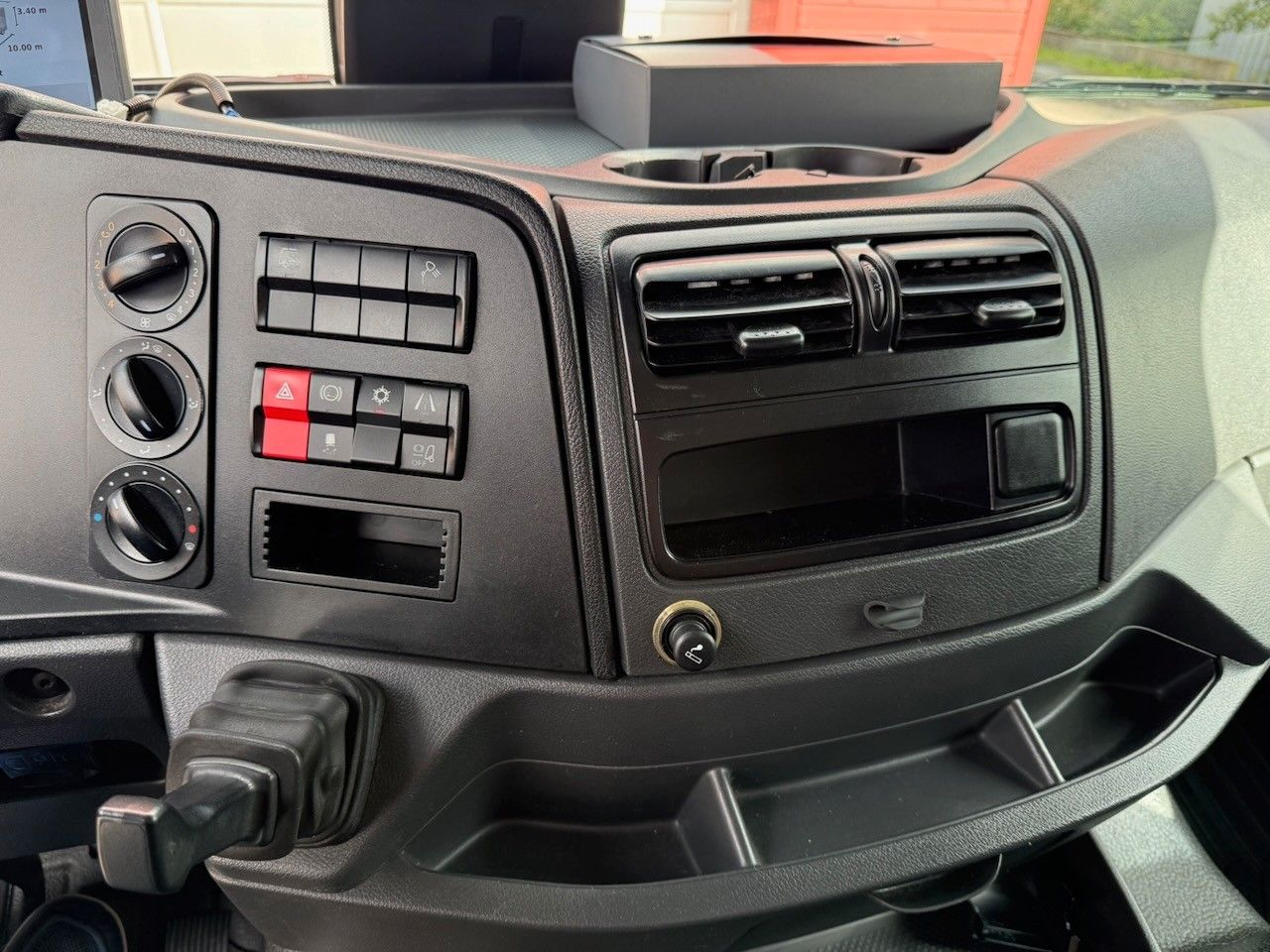 Fahrzeugabbildung Mercedes-Benz 1530L Atego Koffer/Lbw. 8,20m,