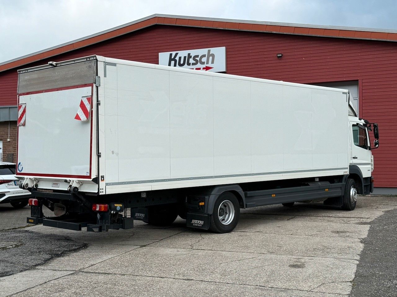 Fahrzeugabbildung Mercedes-Benz 1530L Atego Koffer/Lbw. 8,20m,