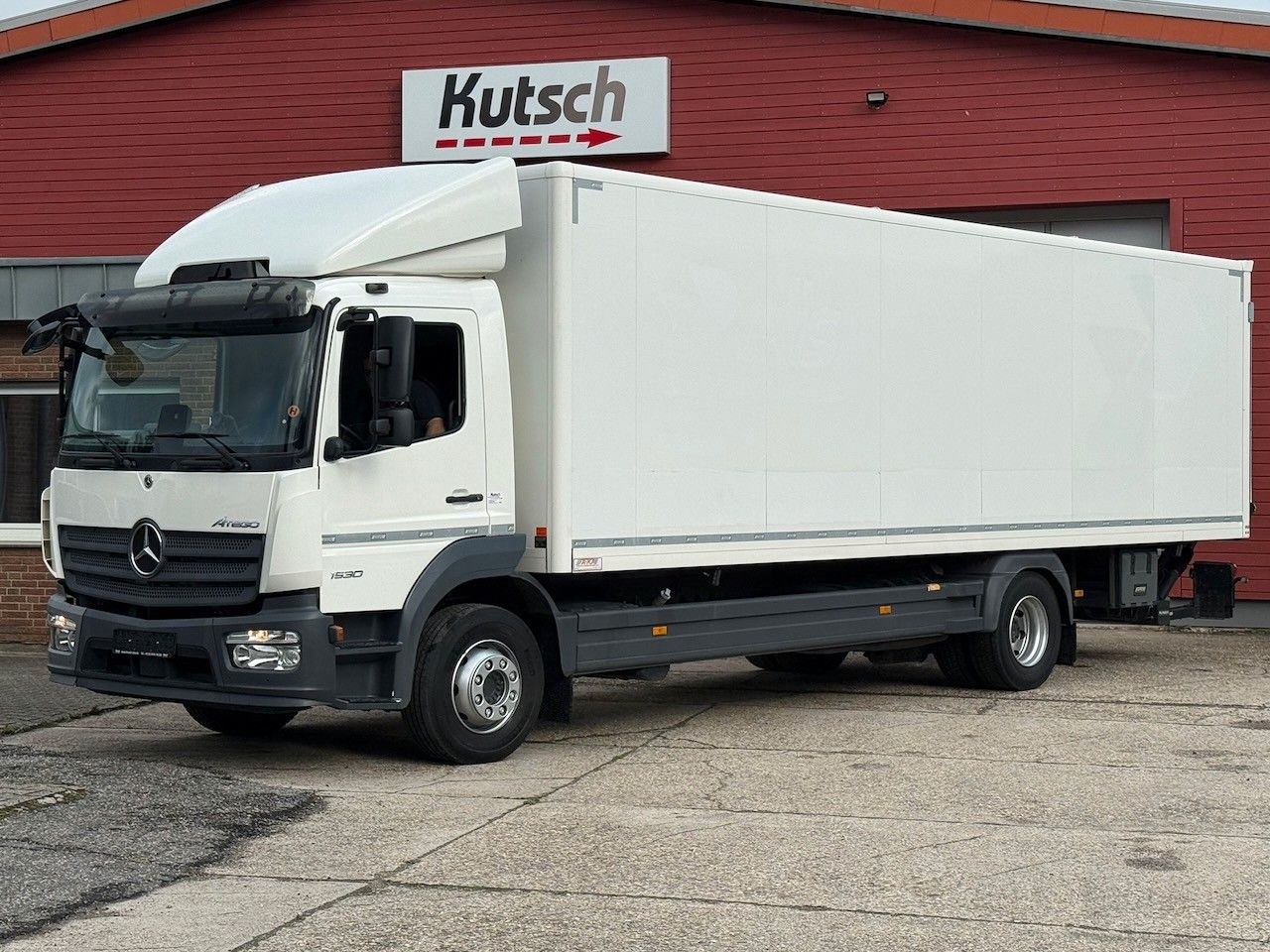 Fahrzeugabbildung Mercedes-Benz 1530L Atego Koffer/Lbw. 8,20m,