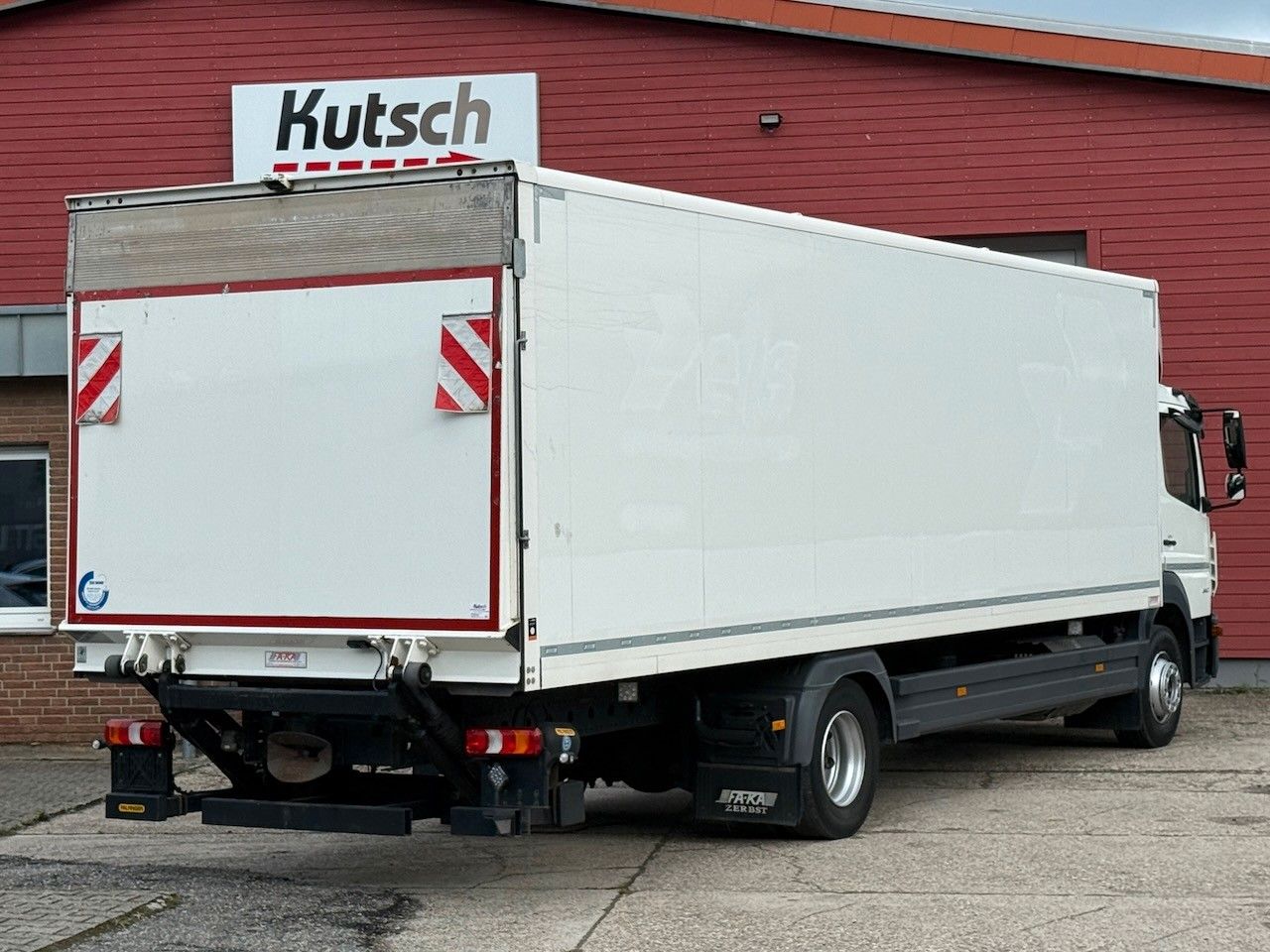 Fahrzeugabbildung Mercedes-Benz 1530L Atego Koffer/Lbw. 8,20m,