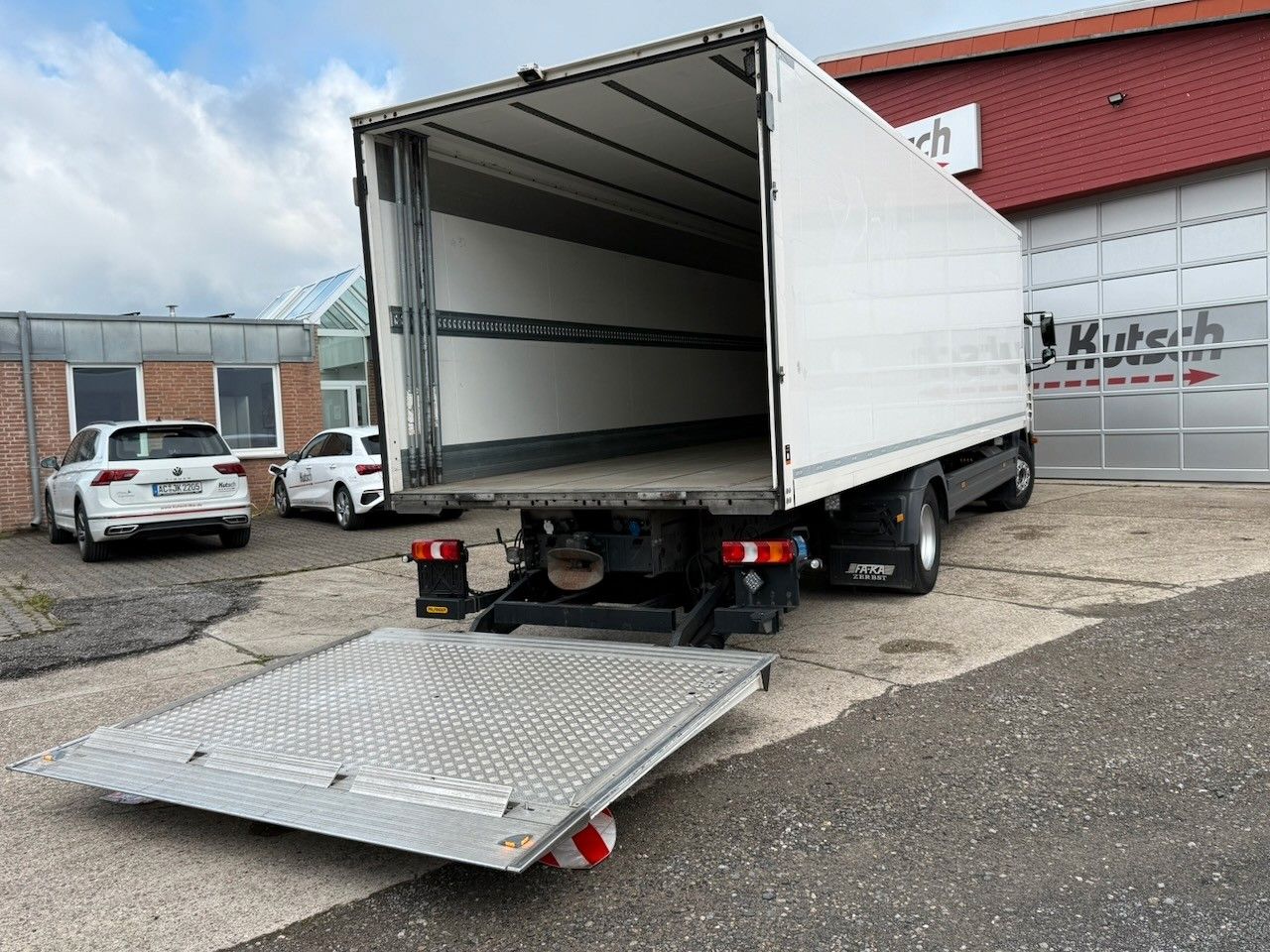 Fahrzeugabbildung Mercedes-Benz 1530L Atego Koffer/Lbw. 8,20m,