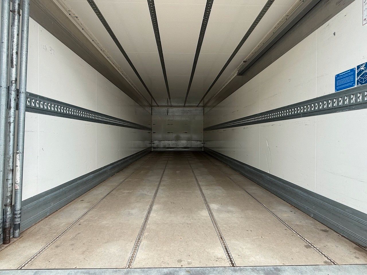 Fahrzeugabbildung Mercedes-Benz 1530L Atego Koffer/Lbw. 8,20m,