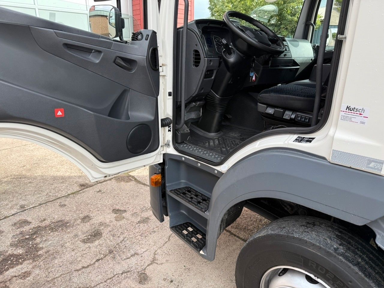 Fahrzeugabbildung Mercedes-Benz 1530L Atego Koffer/Lbw. 8,20m,