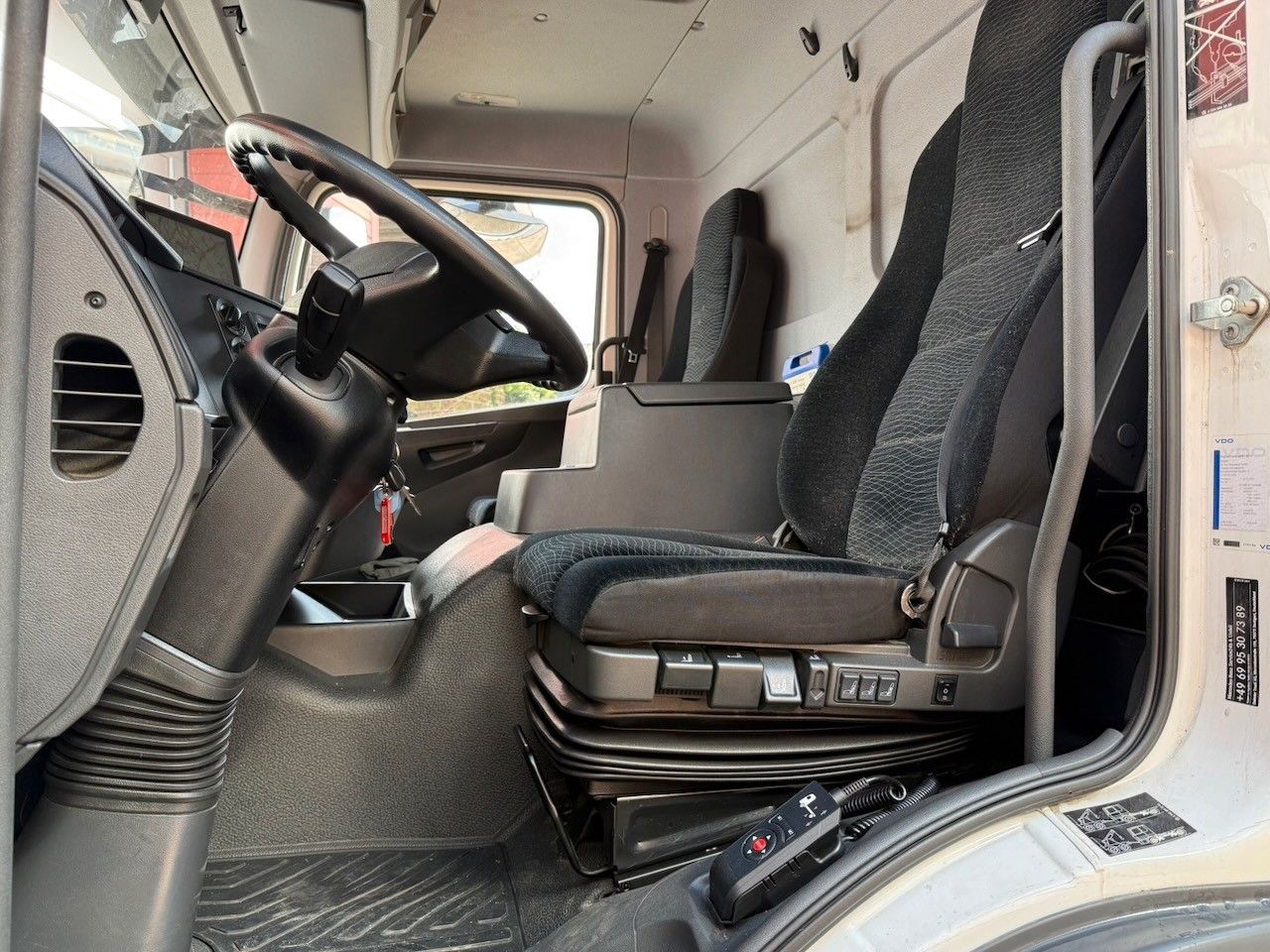 Fahrzeugabbildung Mercedes-Benz Atego 1624L Pritsche/Plane, Edscha,