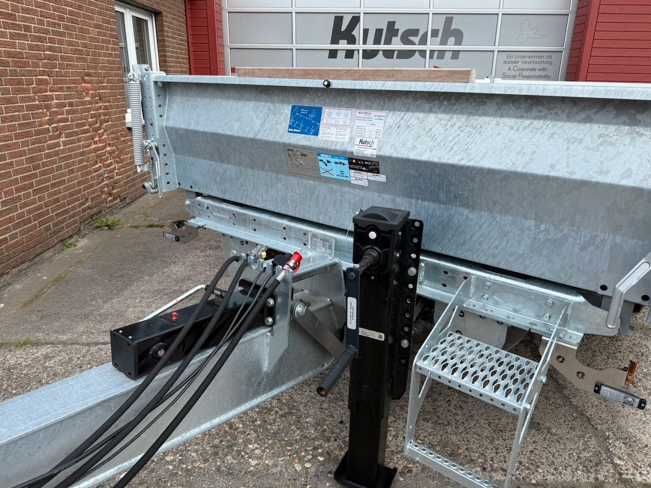 Fahrzeugabbildung Müller-Mitteltal KA-TA-R 11,9 Dreiseiten-Kipper Alu-Rampen