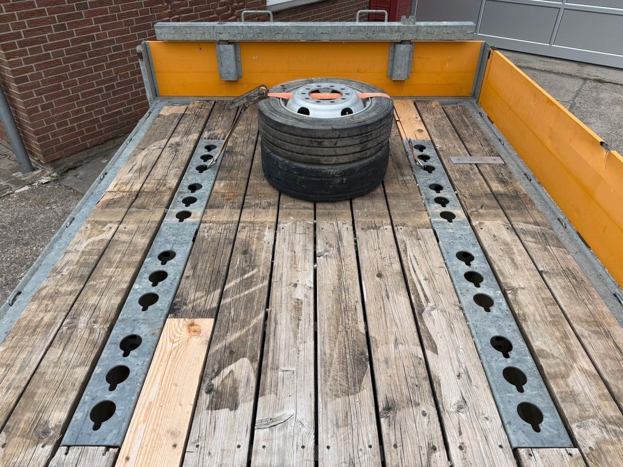 Fahrzeugabbildung Humbaur 14t luftgefedert, 7,20m, Schwenköse 40/50mm