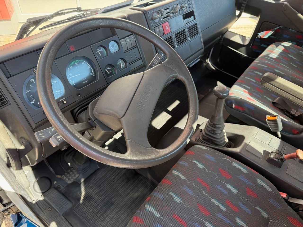 Fahrzeugabbildung Iveco ML 75E 14, Schiebeplateau, Hubbrille