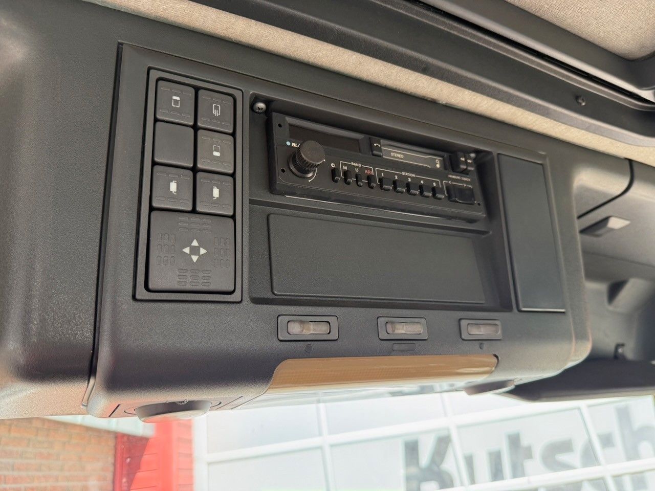 Fahrzeugabbildung Iveco ML 75E 14, Schiebeplateau, Hubbrille