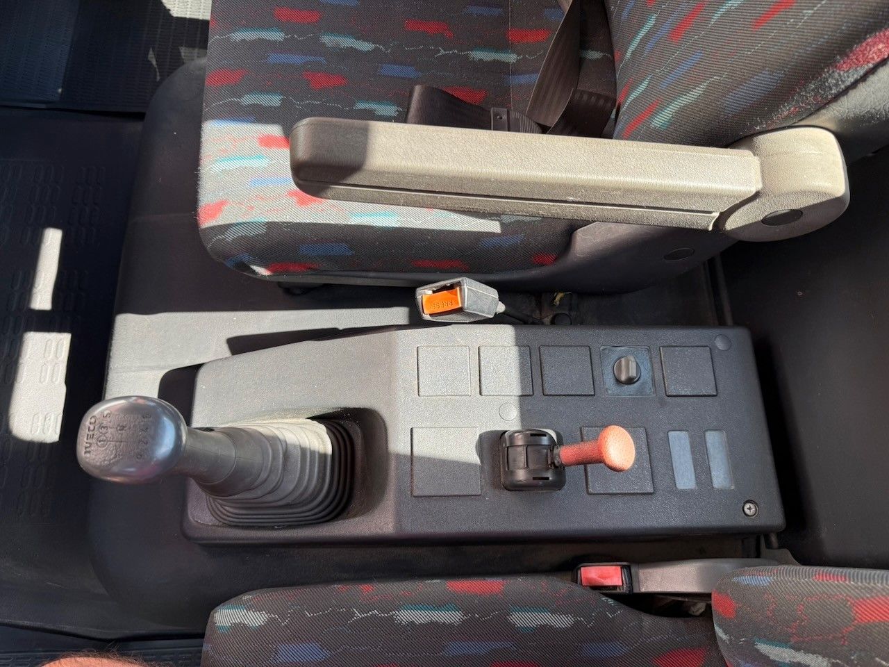 Fahrzeugabbildung Iveco ML 75E 14, Schiebeplateau, Hubbrille