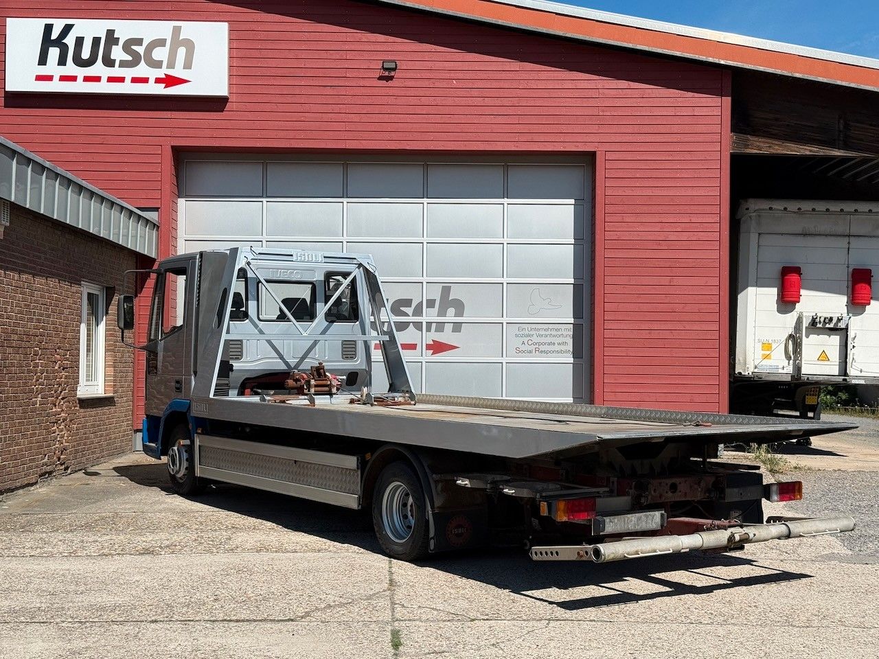 Fahrzeugabbildung Iveco ML 75E 14, Schiebeplateau, Hubbrille