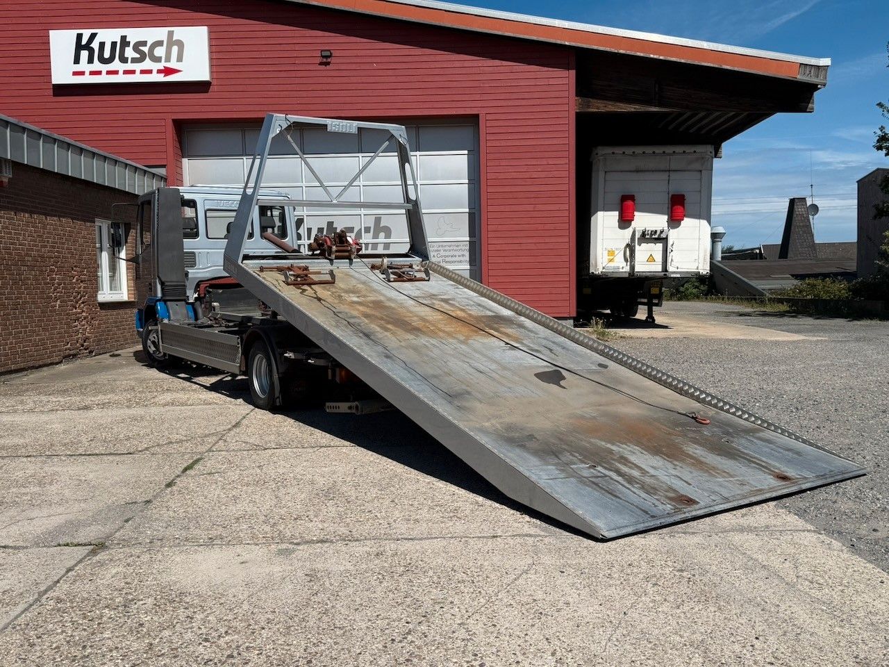 Fahrzeugabbildung Iveco ML 75E 14, Schiebeplateau, Hubbrille