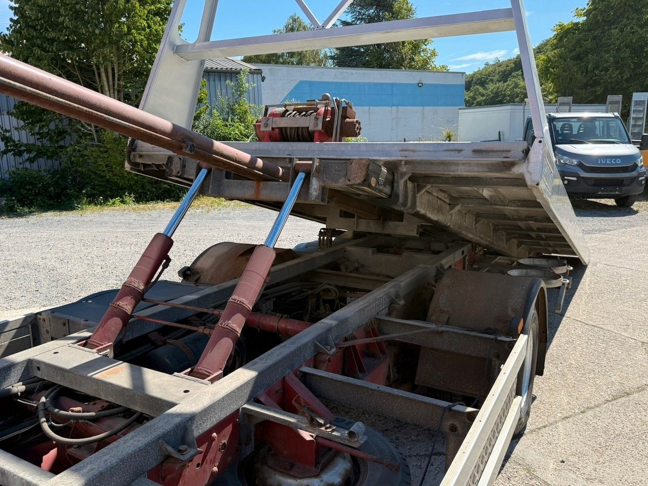 Fahrzeugabbildung Iveco ML 75E 14, Schiebeplateau, Hubbrille