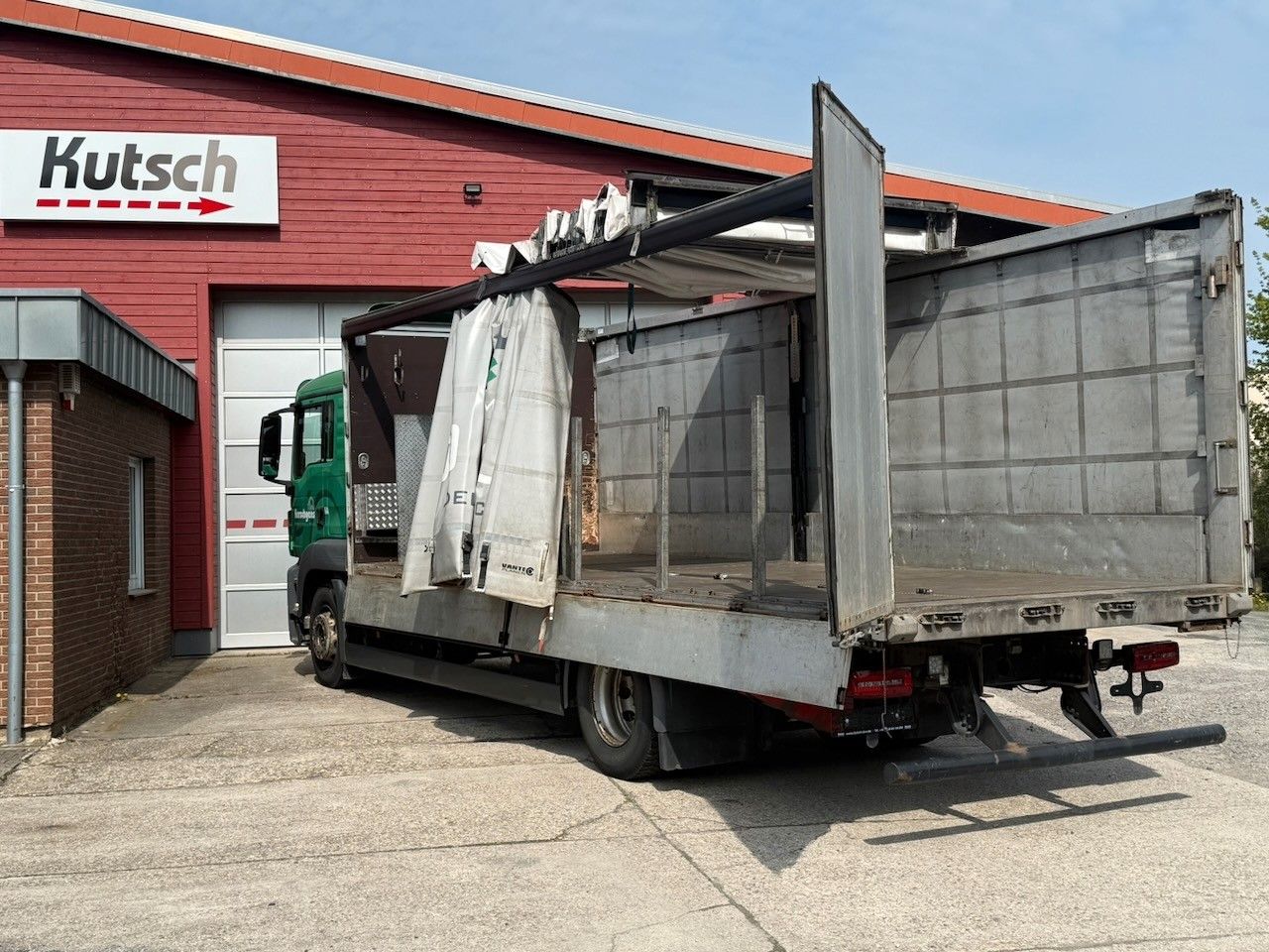 Fahrzeugabbildung MAN TGS 18.320LL Pritsche, Klima, S-Heizung, Liege