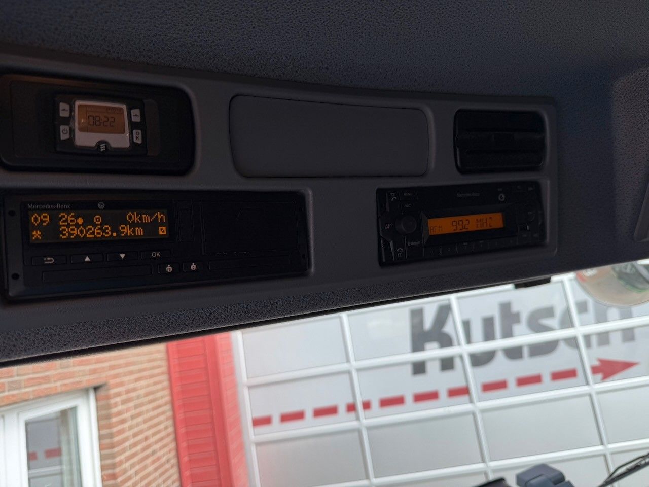Fahrzeugabbildung Mercedes-Benz 1624L Atego Pritsche/Plane/Lbw. , 1 Liege,