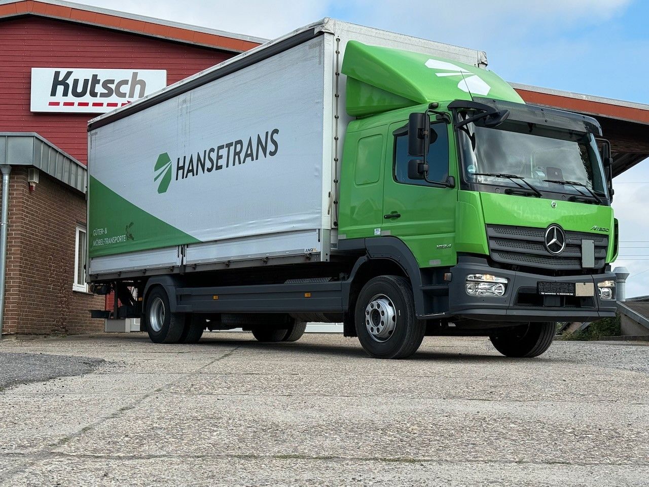 Fahrzeugabbildung Mercedes-Benz 1624L Atego Pritsche/Plane/Lbw. , 1 Liege,