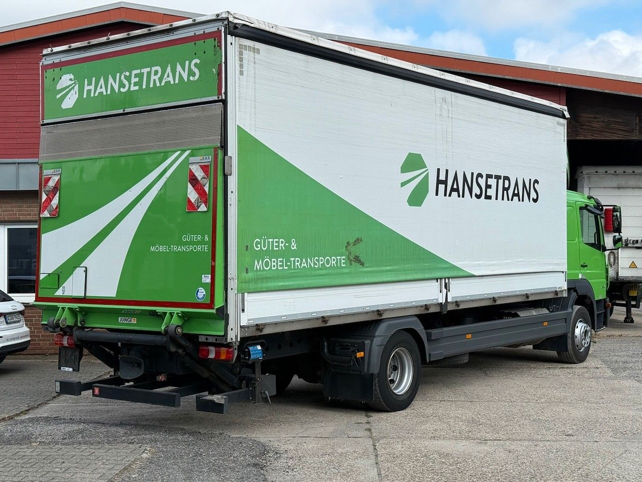 Fahrzeugabbildung Mercedes-Benz 1624L Atego Pritsche/Plane/Lbw. , 1 Liege,