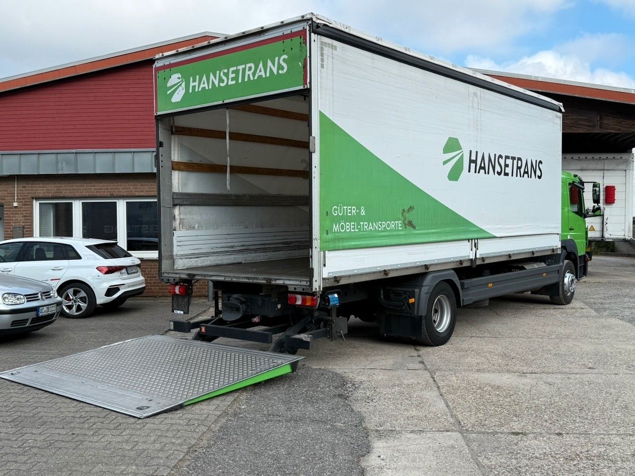 Fahrzeugabbildung Mercedes-Benz 1624L Atego Pritsche/Plane/Lbw. , 1 Liege,