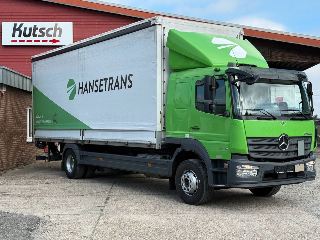 Fahrzeugabbildung Mercedes-Benz 1624L Atego Pritsche/Plane/Lbw. , 1 Liege,
