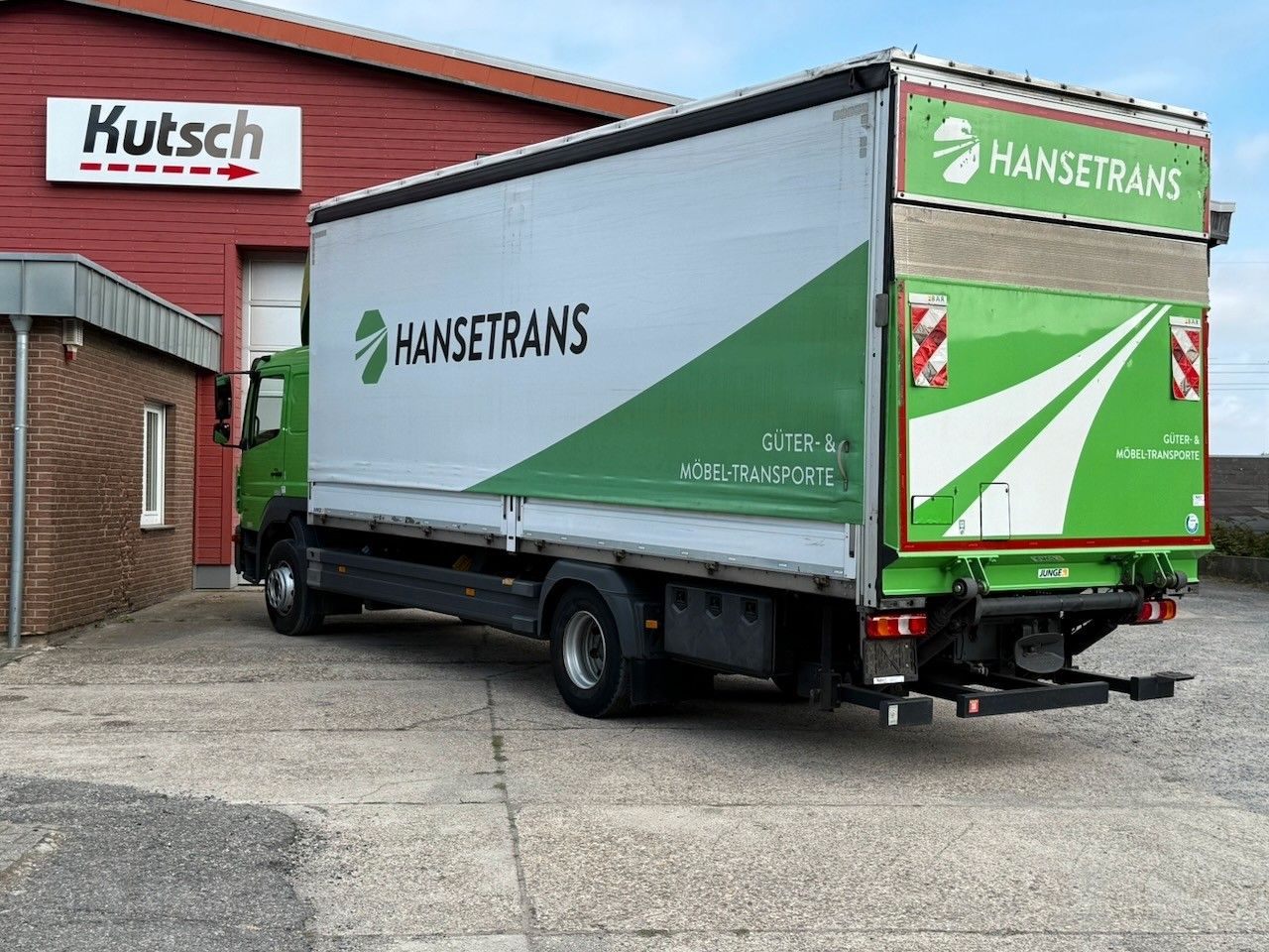 Fahrzeugabbildung Mercedes-Benz 1624L Atego Pritsche/Plane/Lbw. , 1 Liege,