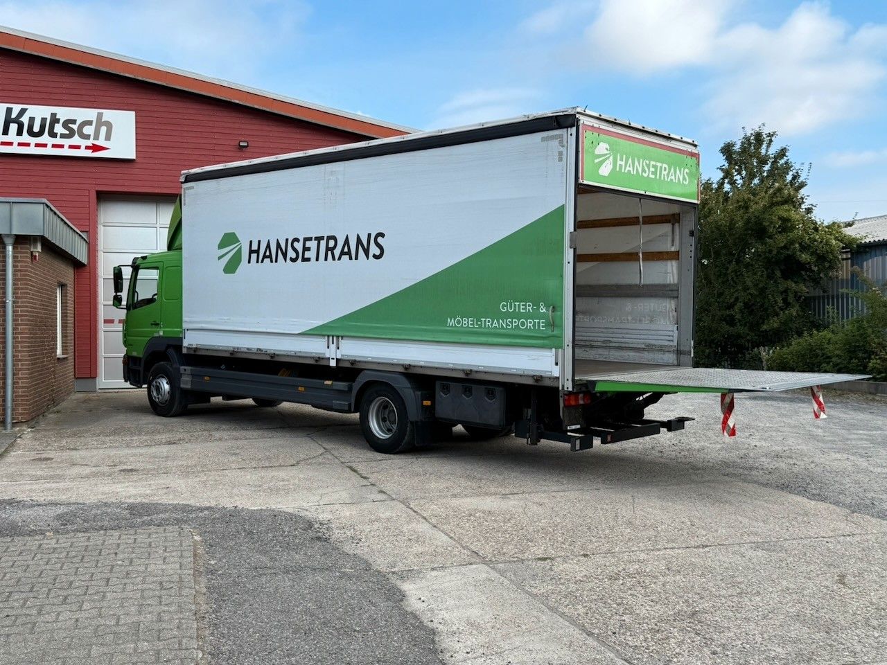 Fahrzeugabbildung Mercedes-Benz 1624L Atego Pritsche/Plane/Lbw. , 1 Liege,