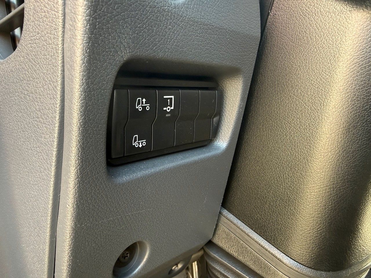 Fahrzeugabbildung Mercedes-Benz 1221L Atego Pritsche offen 179Tkm, EURO 6E, ADR