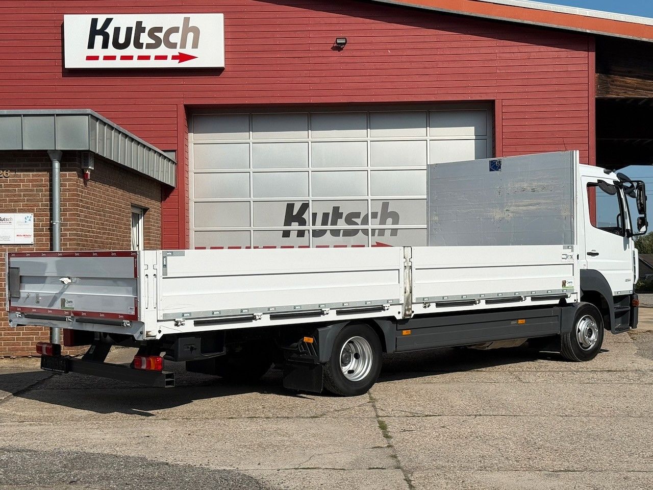 Fahrzeugabbildung Mercedes-Benz 1221L Atego Pritsche offen 179Tkm, EURO 6E, ADR