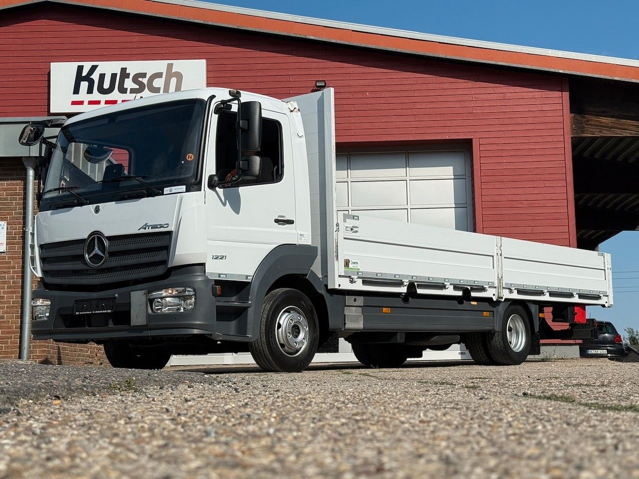 Fahrzeugabbildung Mercedes-Benz 1221L Atego Pritsche offen 179Tkm, EURO 6E, ADR