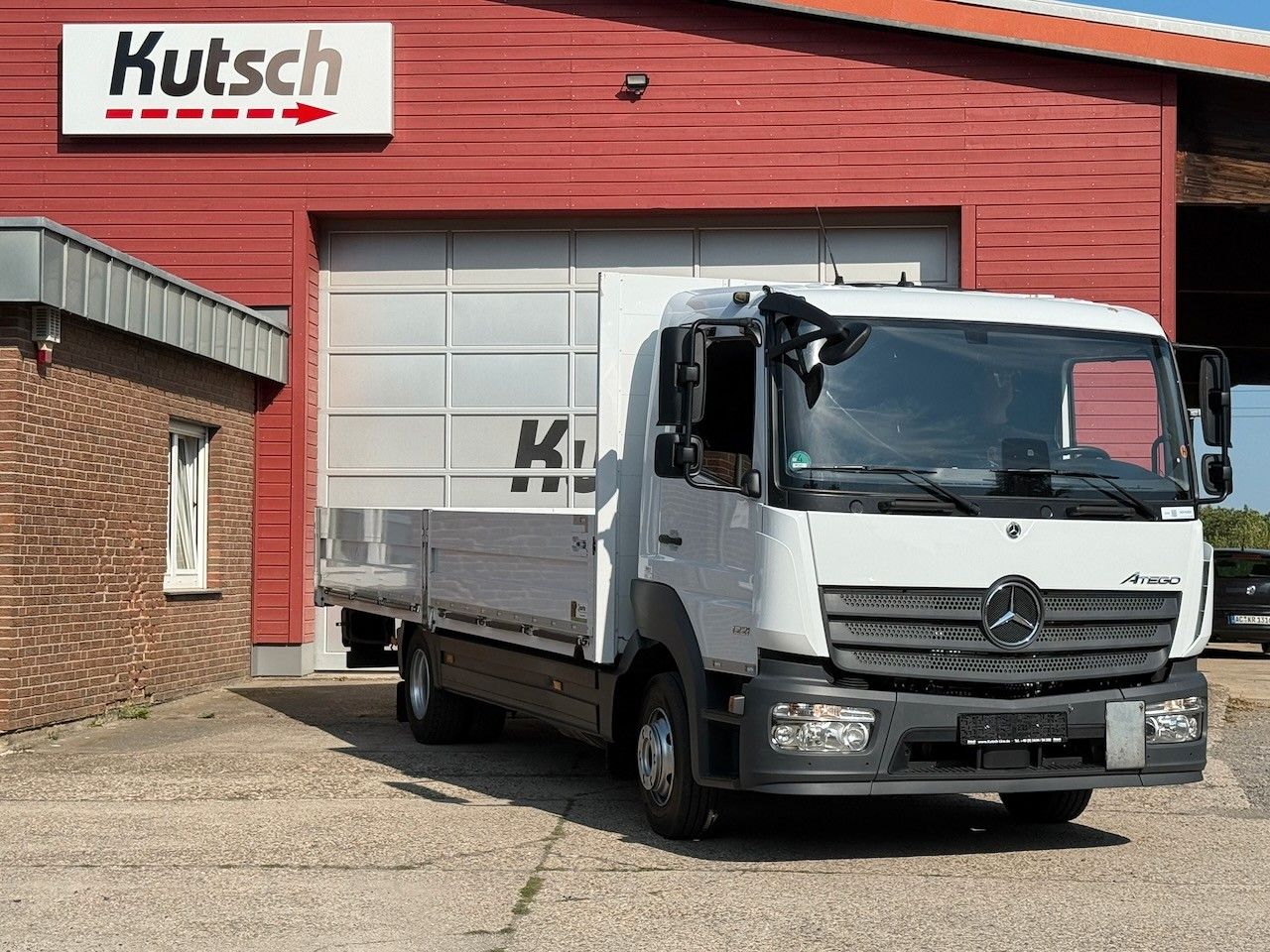 Fahrzeugabbildung Mercedes-Benz 1221L Atego Pritsche offen 179Tkm, EURO 6E, ADR