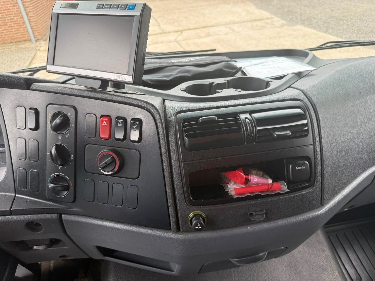Fahrzeugabbildung Mercedes-Benz 822L Atego Koffer/Lbw., Heizung, Isoliert