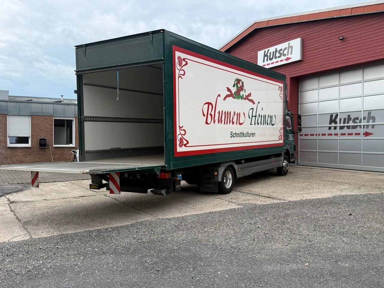 Fahrzeugabbildung Mercedes-Benz 822L Atego Koffer/Lbw., Heizung, Isoliert