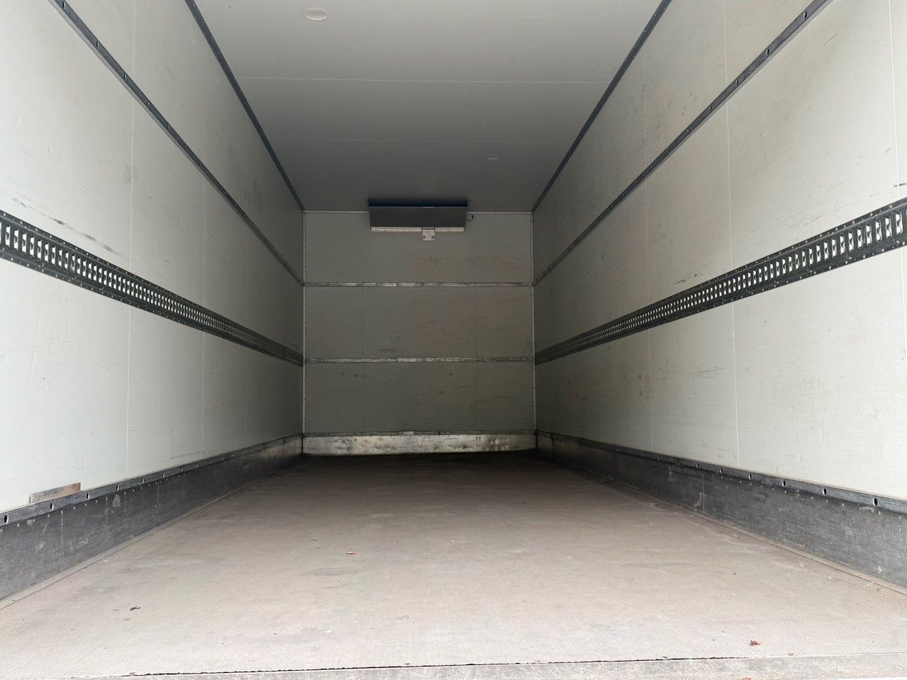Fahrzeugabbildung Mercedes-Benz 822L Atego Koffer/Lbw., Heizung, Isoliert