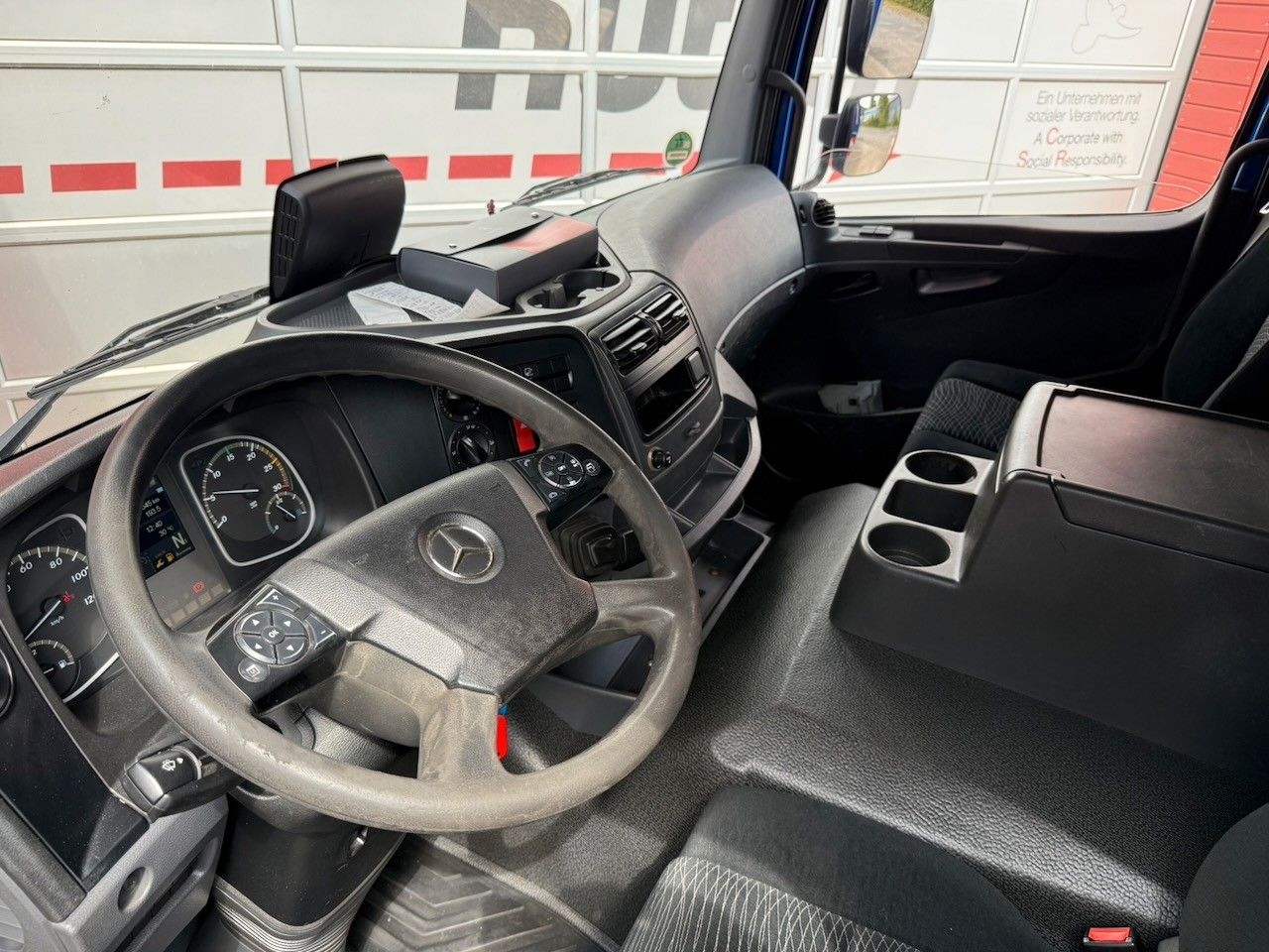 Fahrzeugabbildung Mercedes-Benz MB 1630L Atego Pritsche, Klima, Standheizung