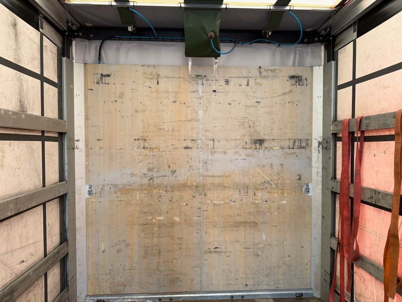 Fahrzeugabbildung Schwarzmüller Ultralight , 2 x Liftachse, Alufelgen, Paletten