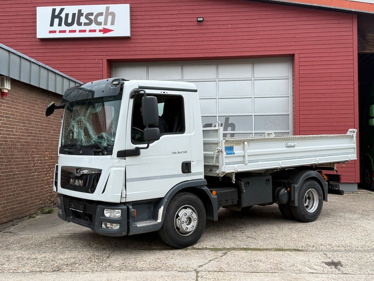 Fahrzeugabbildung MAN TGL 8.250K Kipper / AHK / Frontschaden
