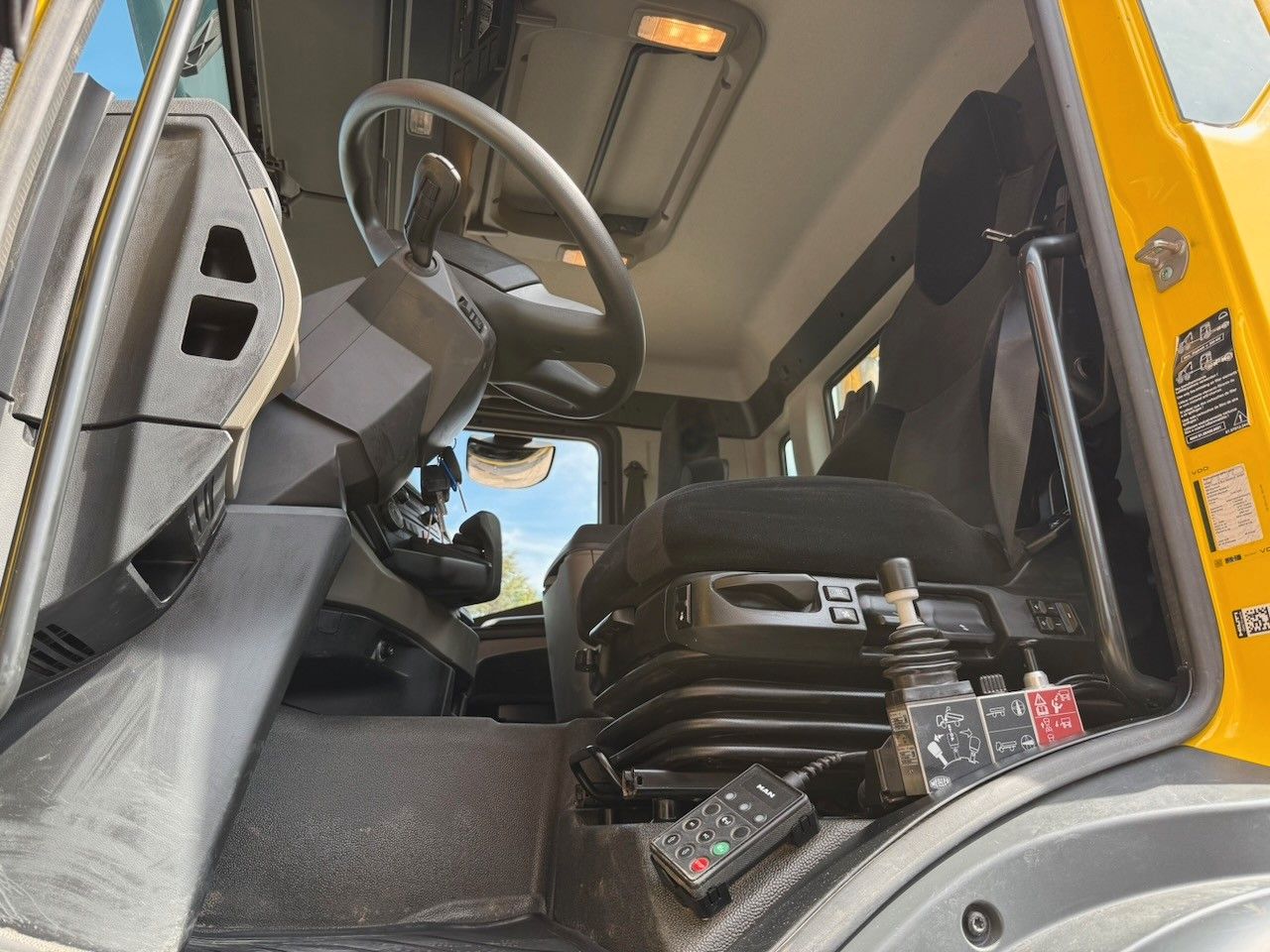 Fahrzeugabbildung MAN TGS 33.520/6x6H BL Allrad-Kipper, Bordmatik