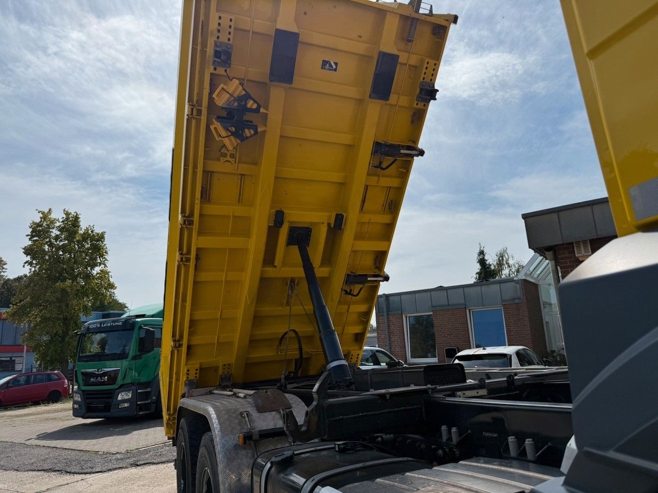 Fahrzeugabbildung MAN TGS 33.520/6x6H BL Allrad-Kipper, Bordmatik