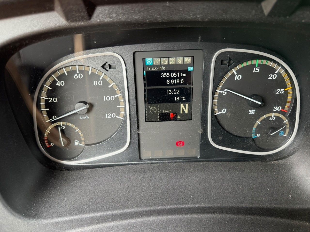 Fahrzeugabbildung Mercedes-Benz 1524L Atego, Edscha, Lbw